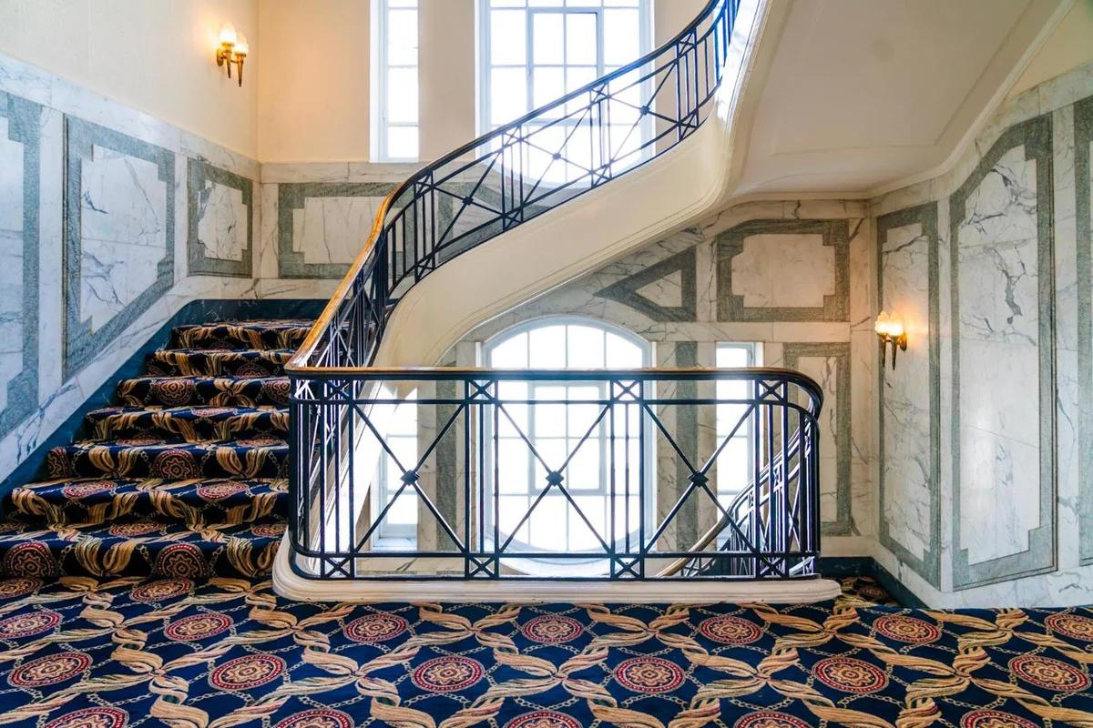 Adelphi Hotel
