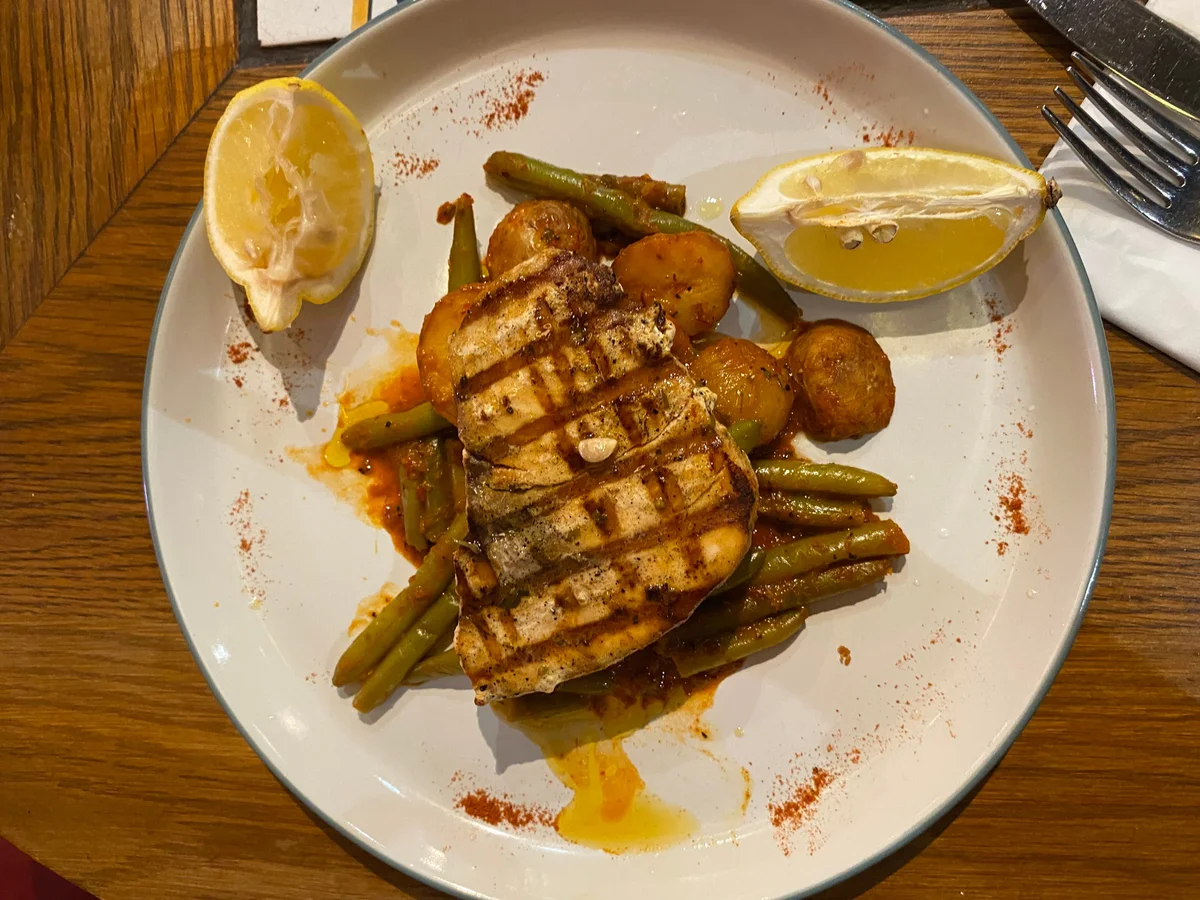 Cartoos Grill House & Desserts
