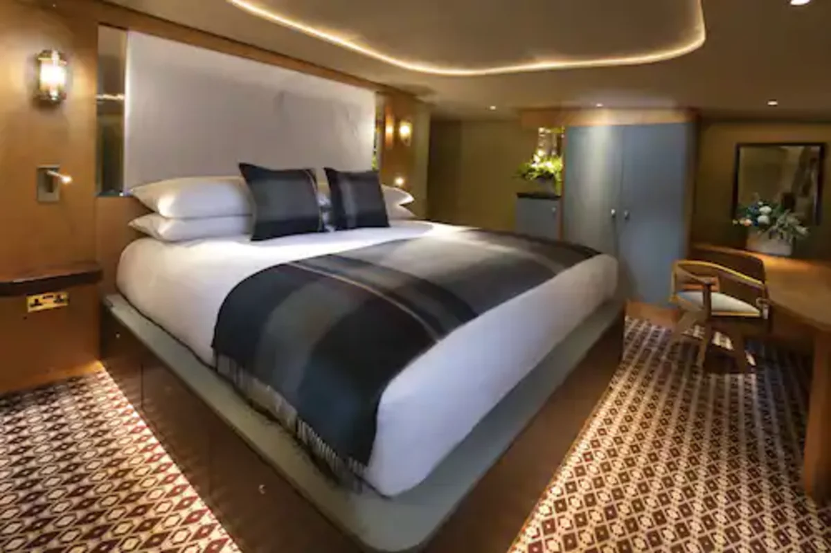 Fingal - A Luxury Floating Hotel