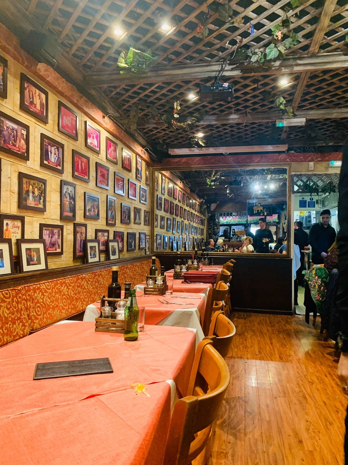 Giovannis On The Hayes