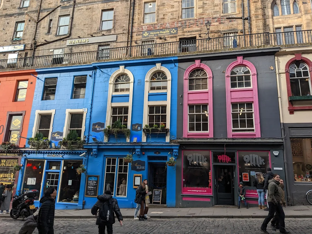 Howies Victoria Street