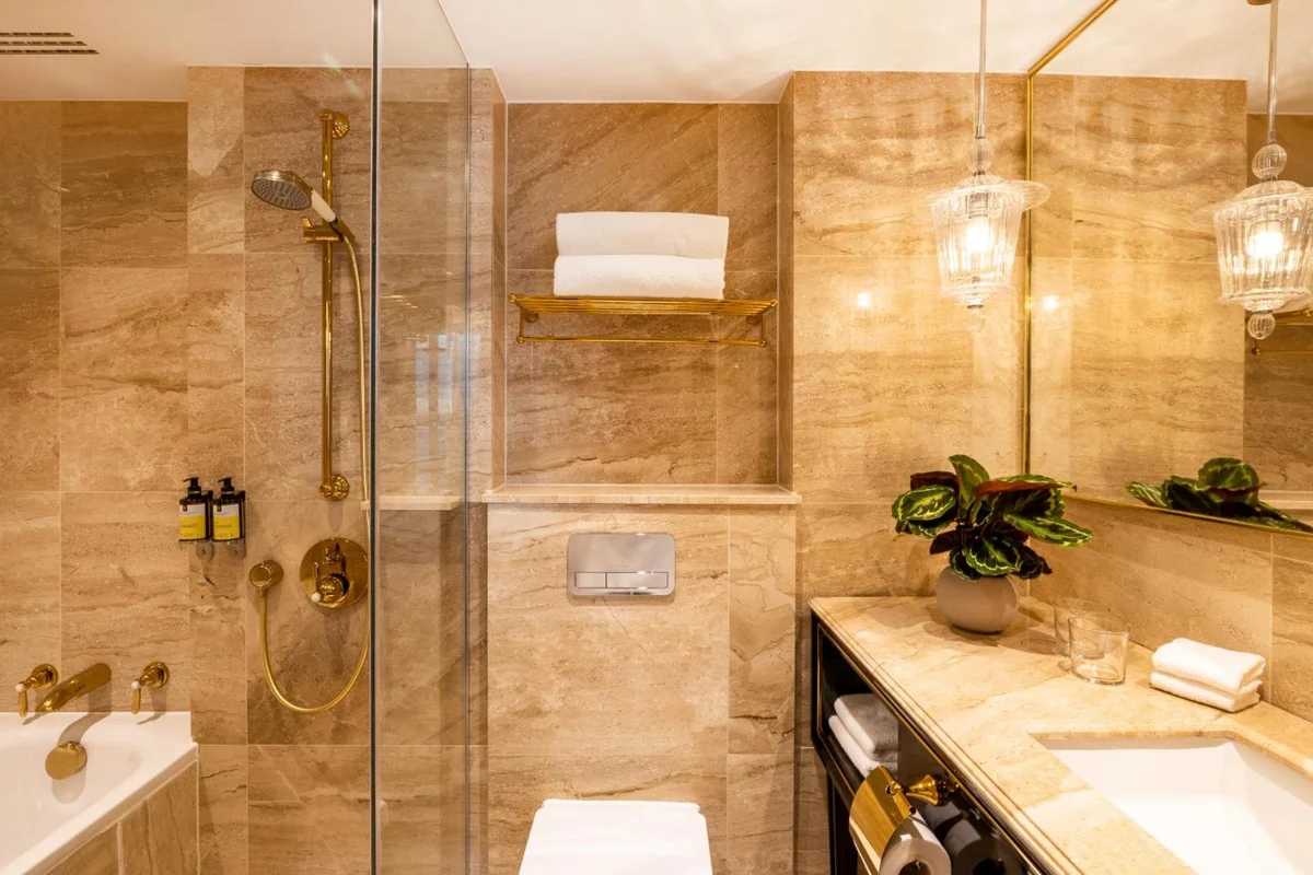 Leonardo Hotel London Aldgate - formerly Hotel Saint