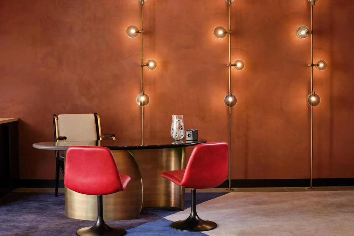 Montcalm East, Autograph Collection