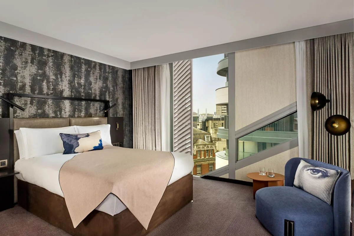 Montcalm East, Autograph Collection
