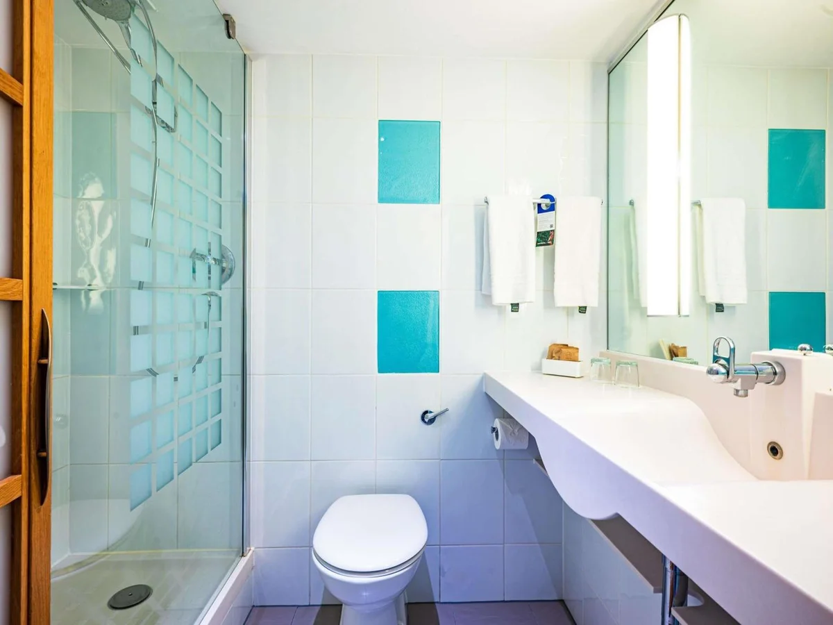 Novotel London West