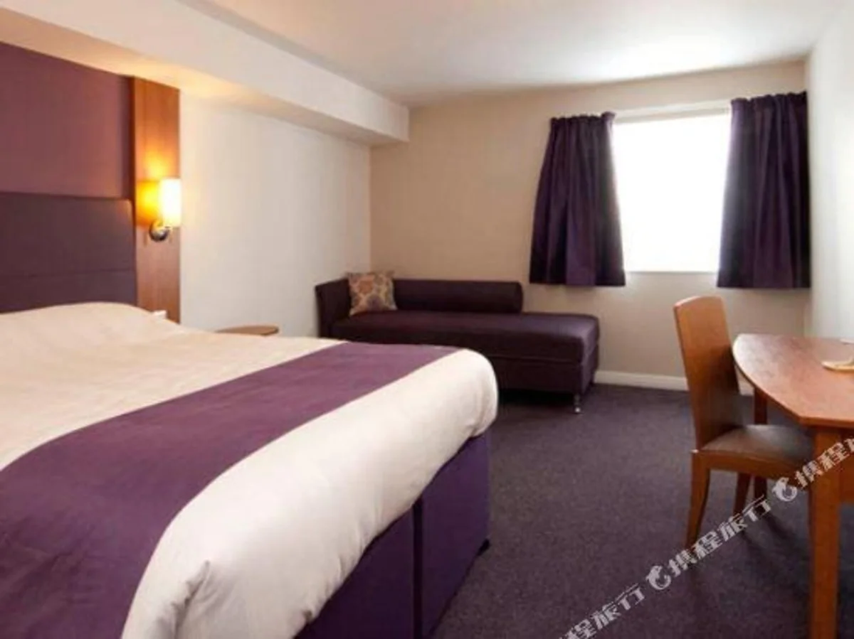 Premier Inn Cardiff City Centre (Queen Street) hotel
