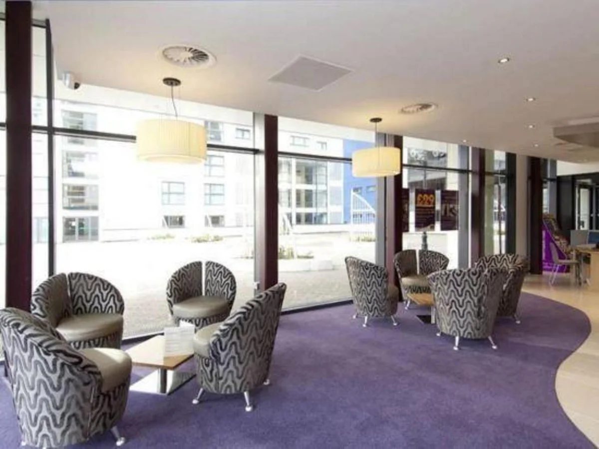 Premier Inn Cardiff City Centre (Queen Street) hotel