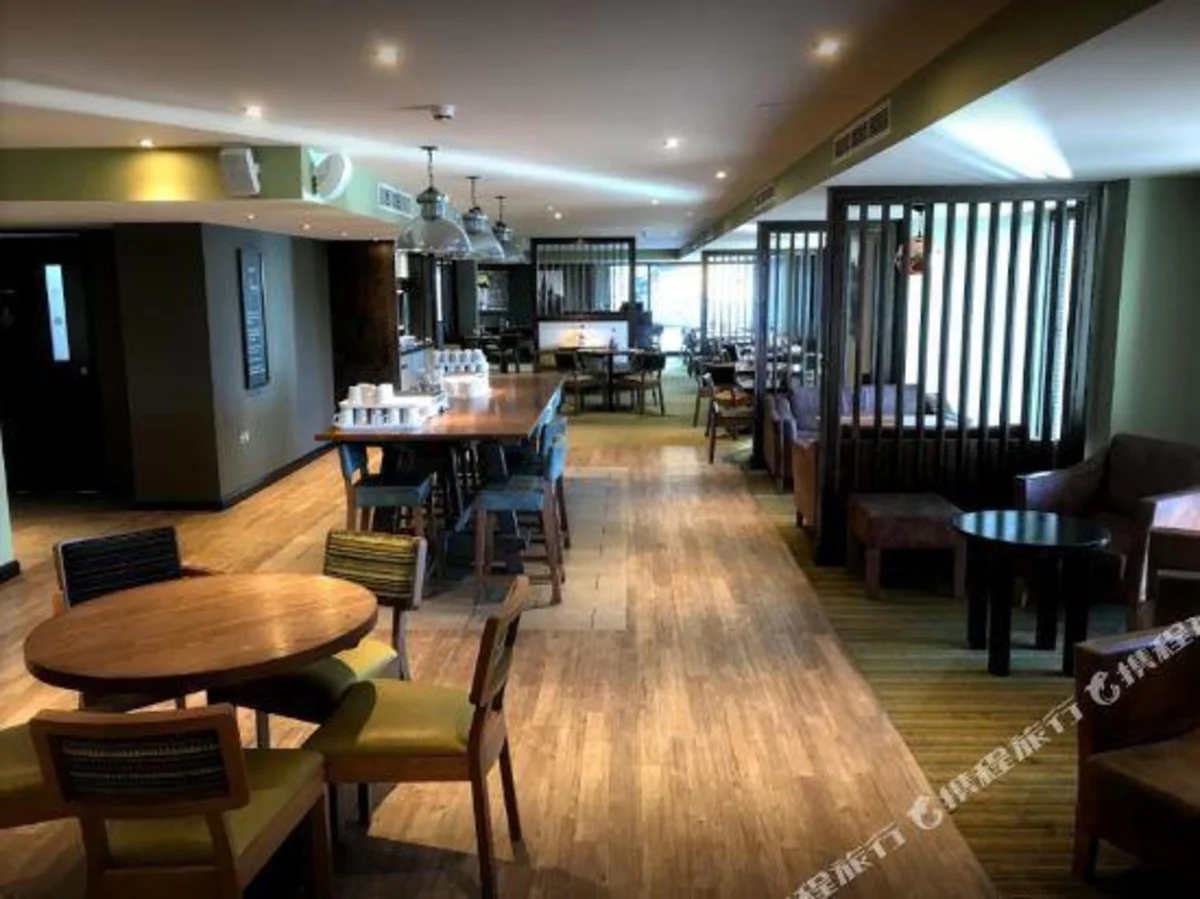 Premier Inn Edinburgh City Centre (Princes Street) hotel