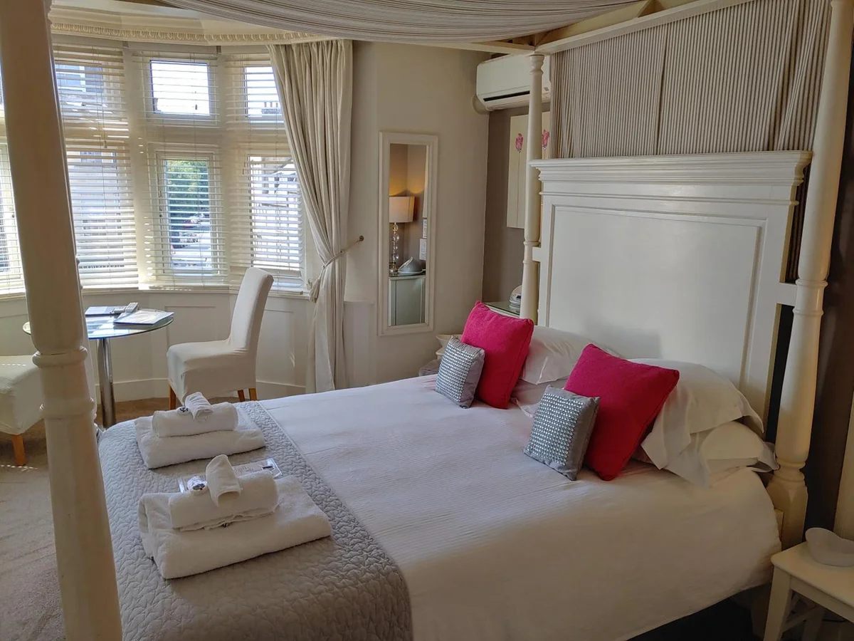 The Bath House Boutique B&B - IN-ROOM Breakfast - FREE parking
