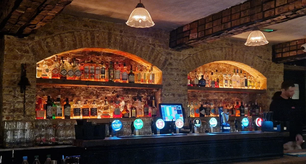 Whites Tavern