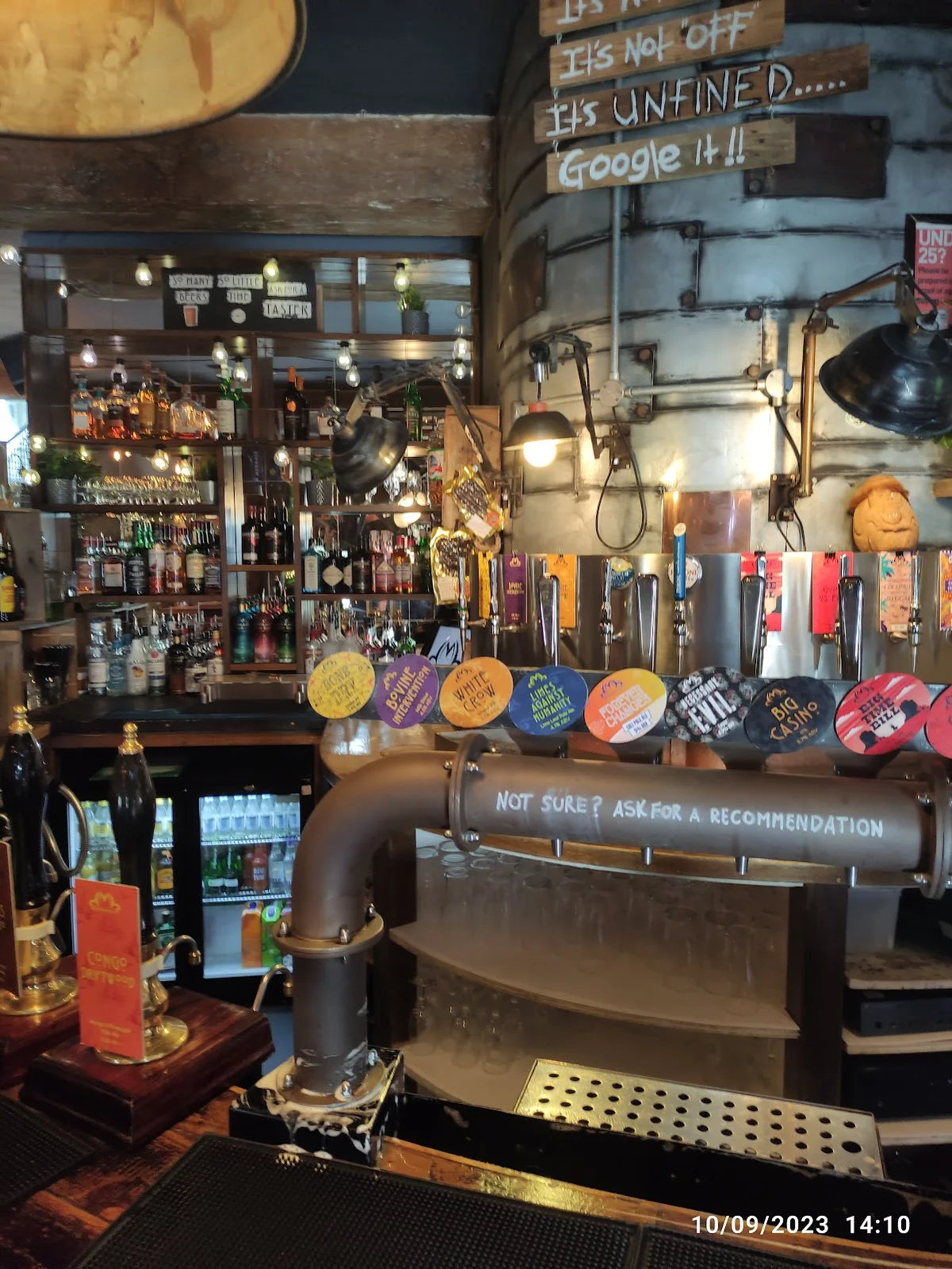 Whites Tavern