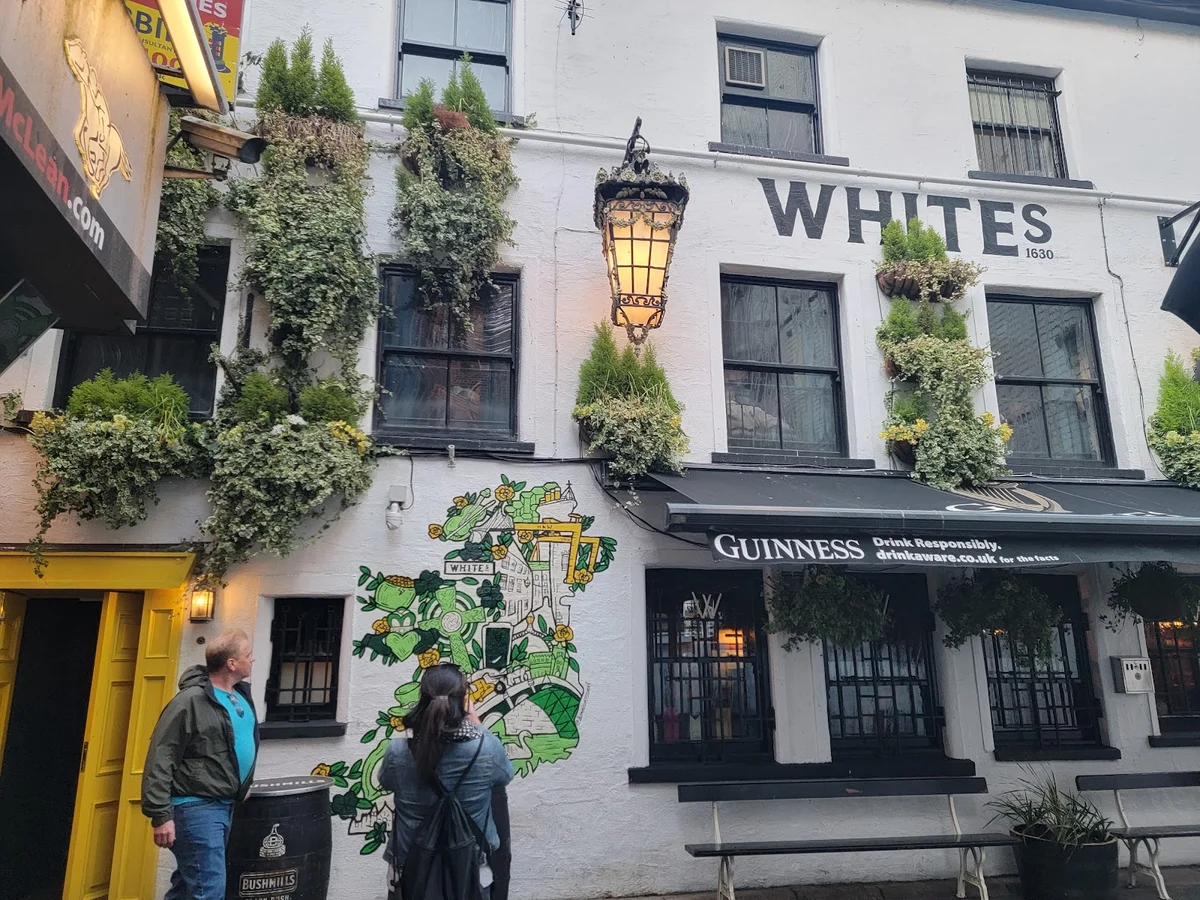 Whites Tavern